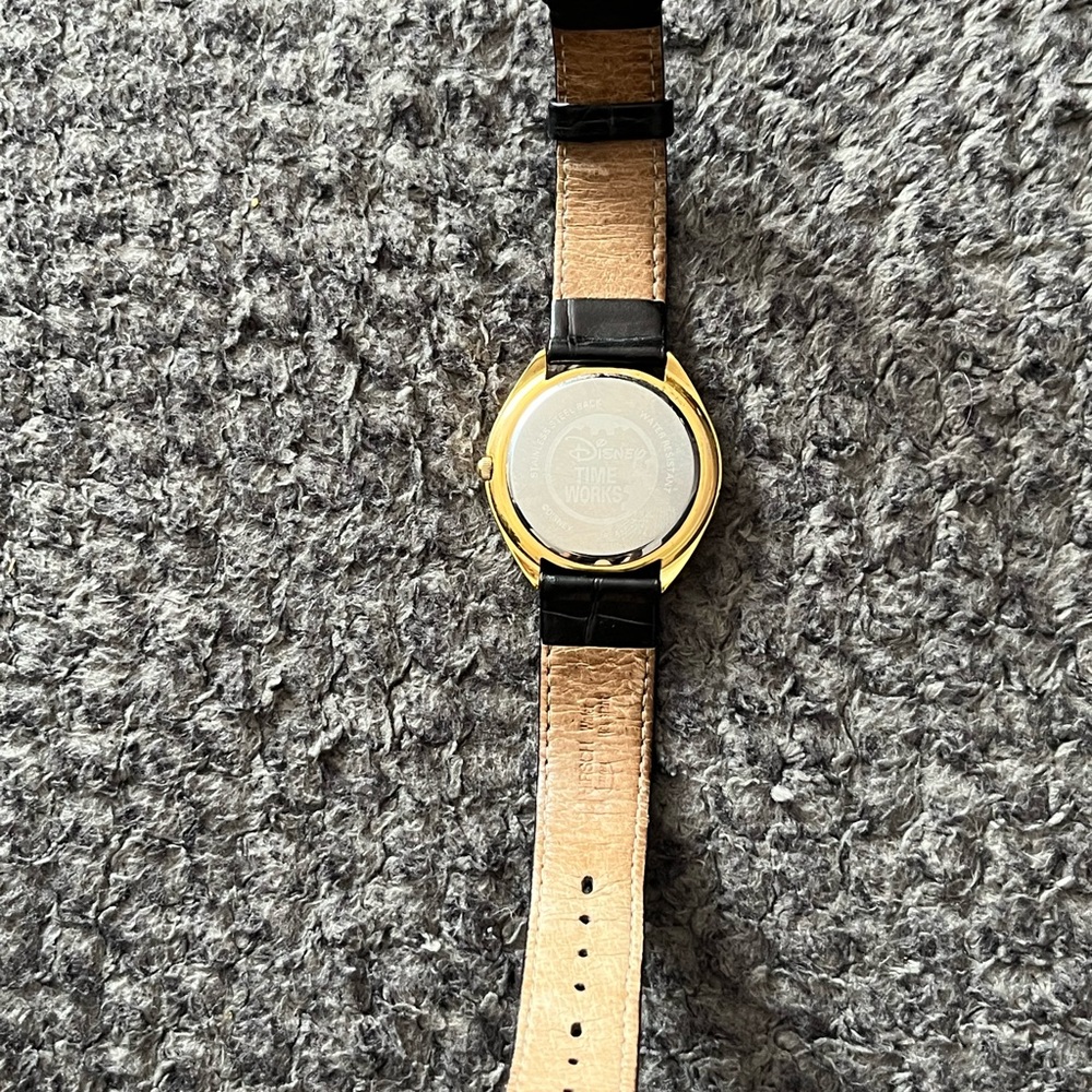 ‼️price dropped‼️ Vintage Disney Watch works Mickey Mouse leather croco watch. - Picture 4 of 10